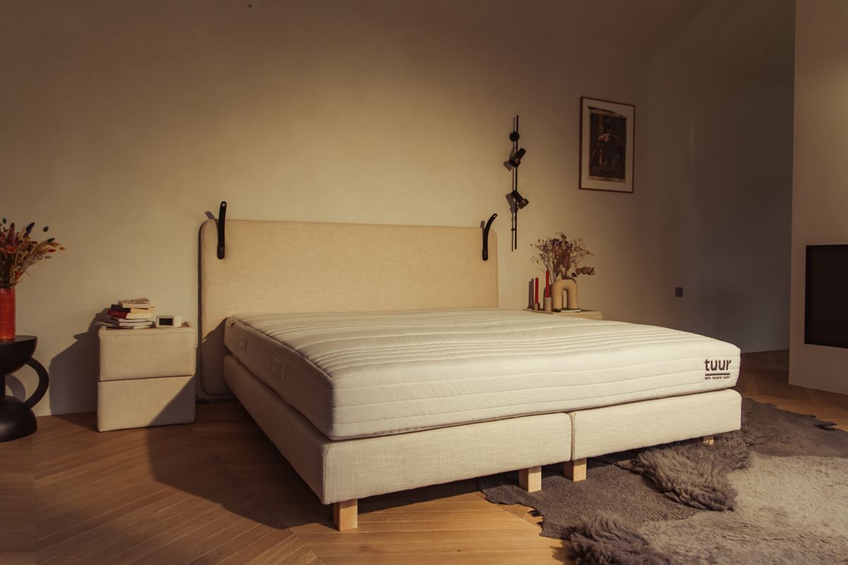 Tuur Original natuurlatex matras op een boxspring